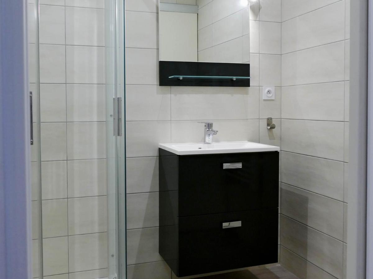 Appart'Hotel Chambrappart فاليز المظهر الخارجي الصورة